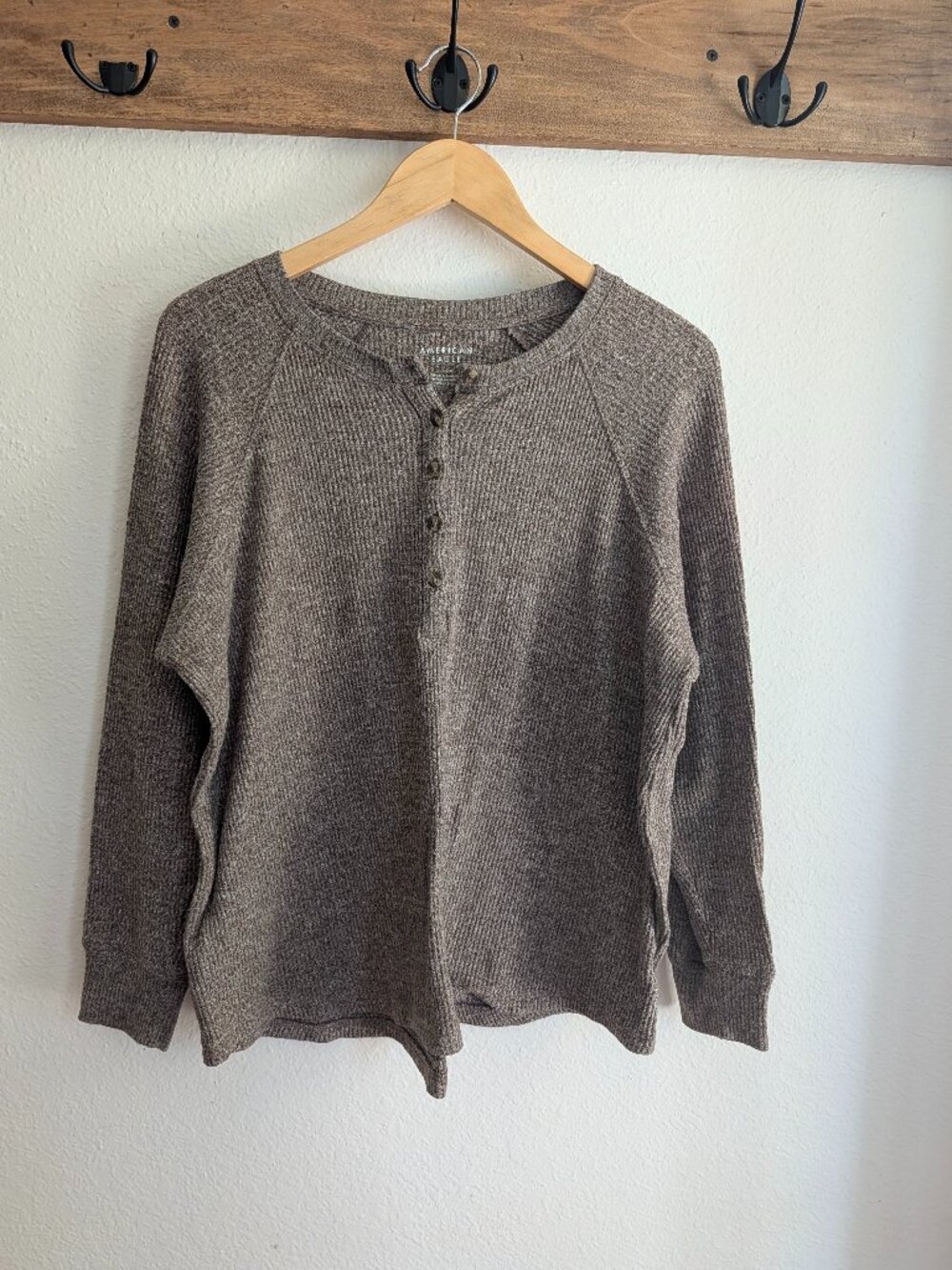 american eagle light brown soft waffle henley style shirt size L